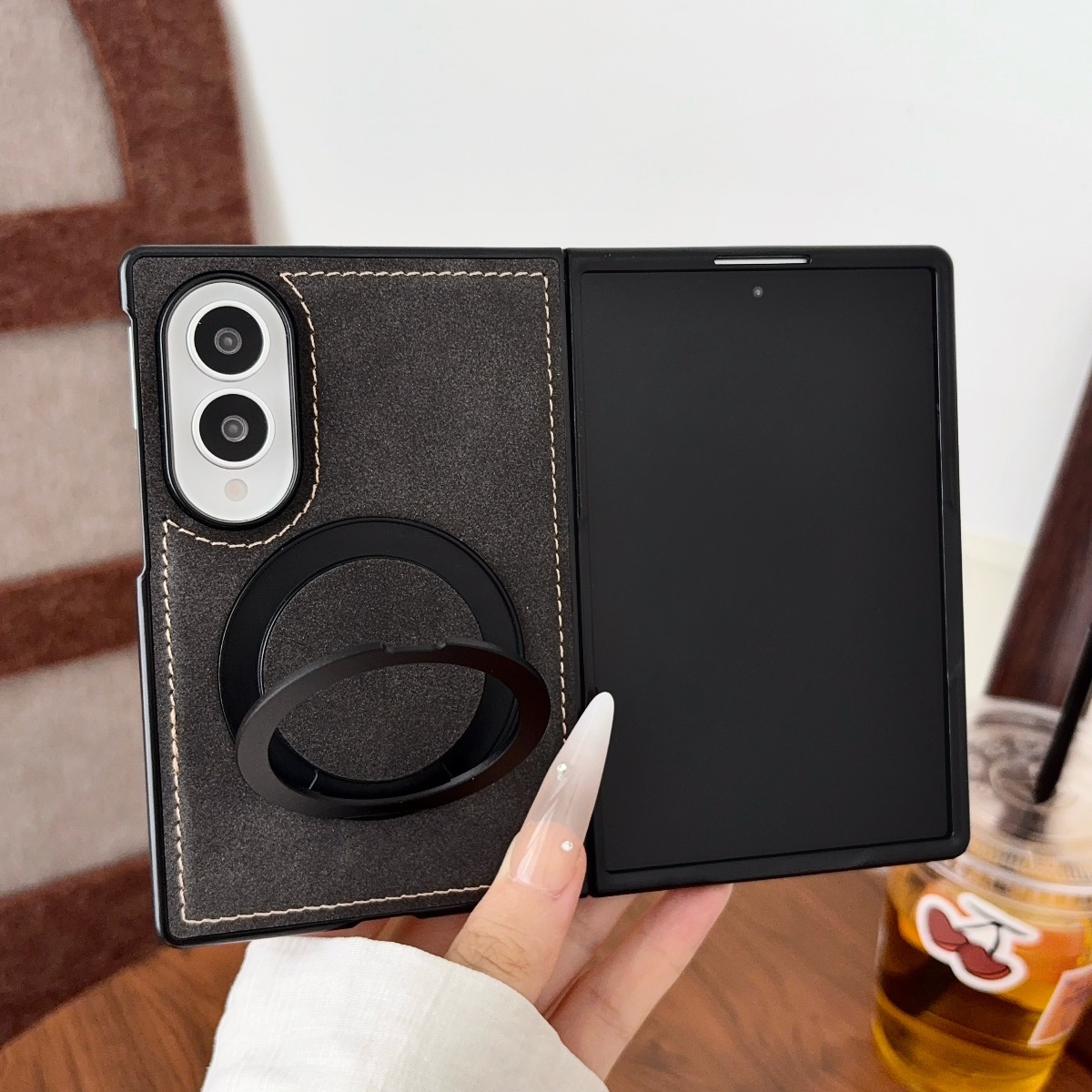 حافظة هاتف فاخرة من جلد الغنم  - مراجعة Magnetic Charging Stand وسعره