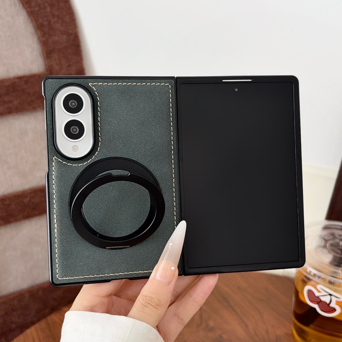 حافظة هاتف فاخرة من جلد الغنم  - مراجعة Magnetic Charging Stand وسعره